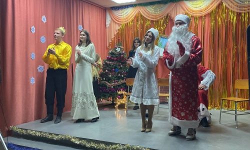 Новогоднее праздничное мероприятие-сказка «В поисках невесты, или как Иван жену выбирал»